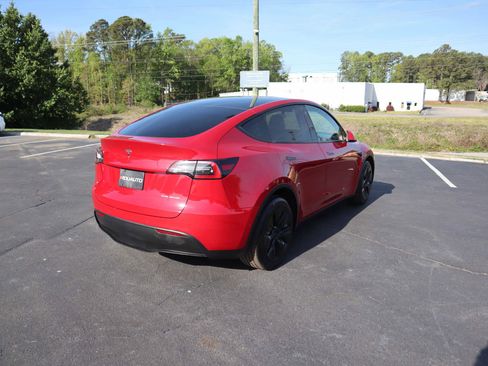 Used 2022 Tesla Model Y Long Range image 10