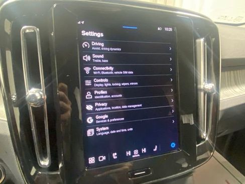 Certified 2025 Volvo XC40 B5 Core image 22