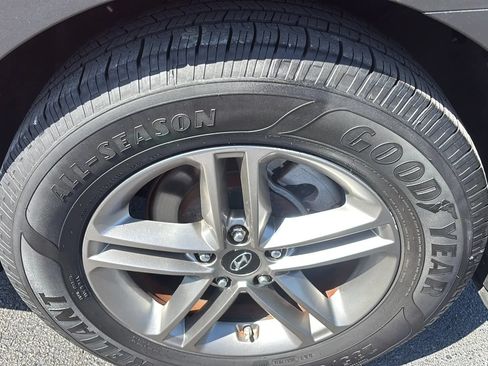 Used 2017 Hyundai Santa Fe Sport FWD image 31