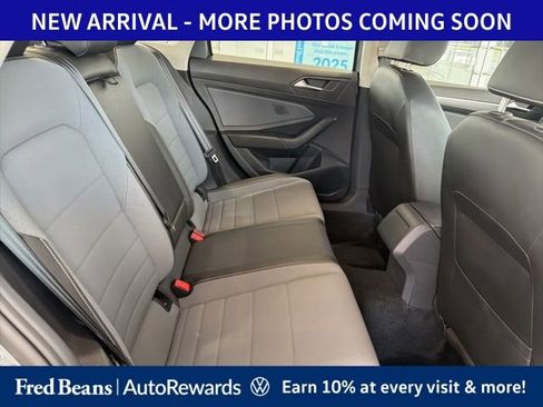 Used 2025 Volkswagen Jetta SE FWD image 6