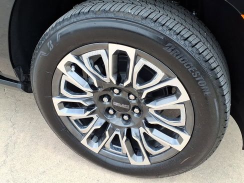 Certified 2023 GMC Yukon Denali Ultimate AWD/4WD image 9