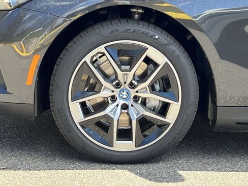 Used 2024 BMW i5 eDrive40i w/ M Sport Package RWD image 9