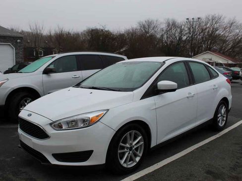 Used 2018 Ford Focus SE image 1