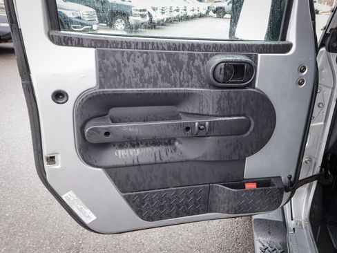 Used 2010 Jeep Wrangler Sahara image 14