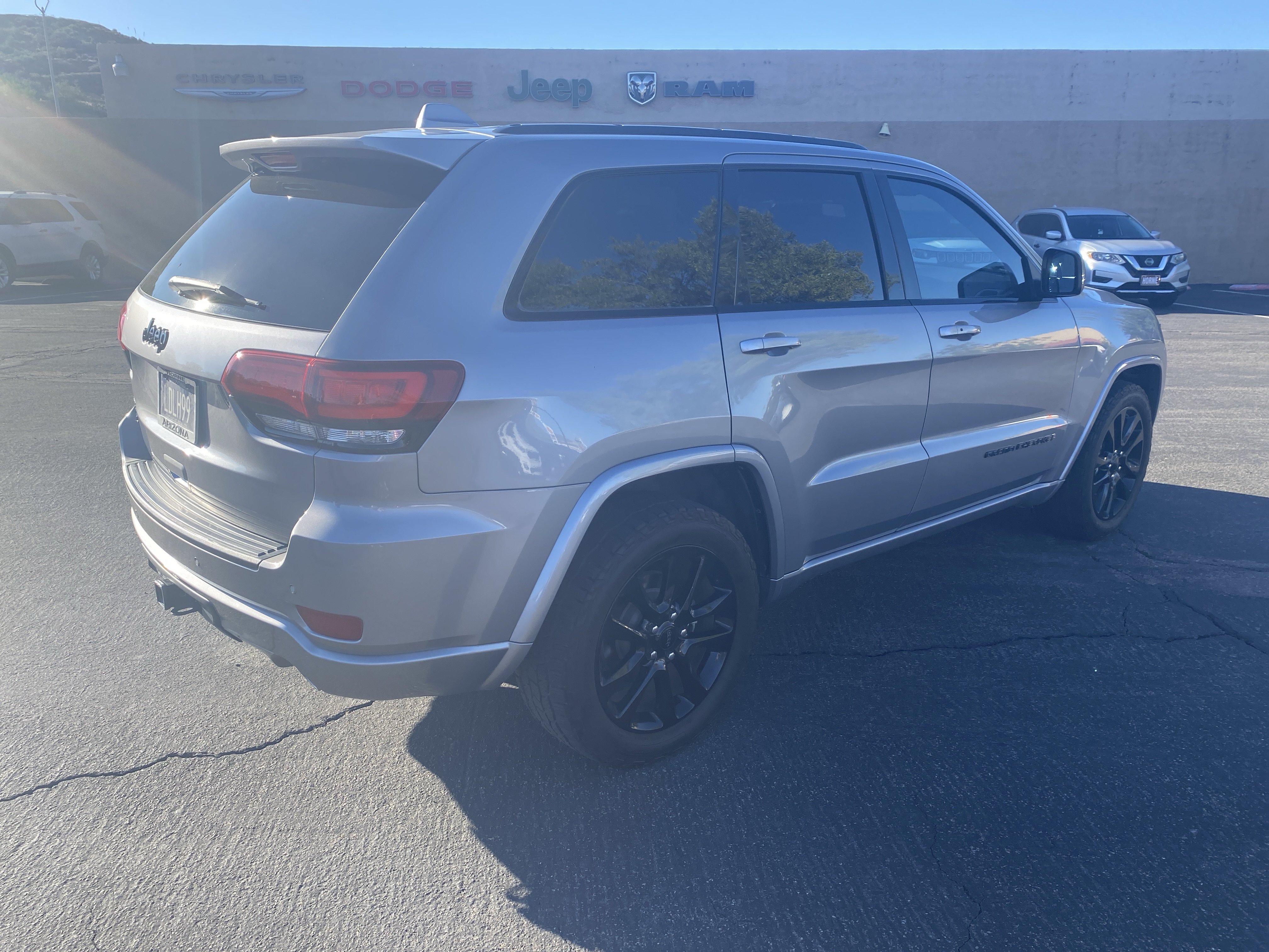 Used 2019 Jeep Grand Cherokee Altitude AWD/4WD image 4
