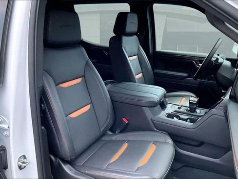 Used 2024 GMC Sierra 1500 AT4 w/ Technology Package image 5