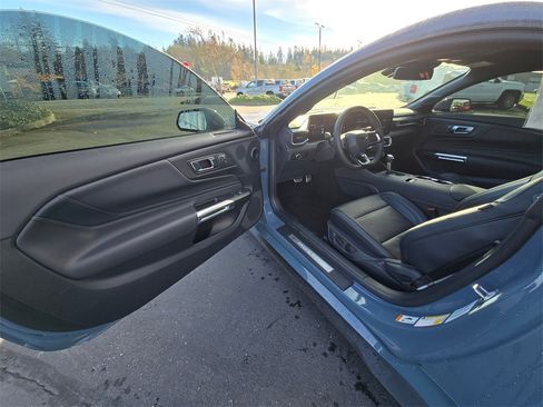 Used 2025 Ford Mustang GT Premium image 4