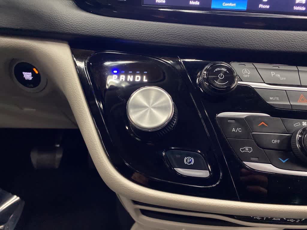 Used 2024 Chrysler Pacifica Touring-L FWD image 24