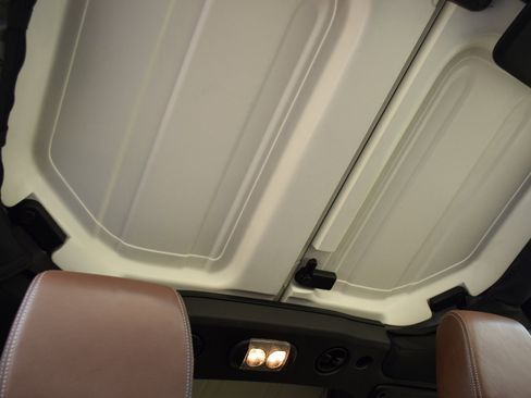 Used 2018 Jeep Wrangler Unlimited Sahara w/ Connectivity Group image 24