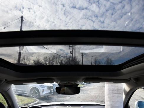 Certified 2025 Volvo XC40 B5 Plus image 25