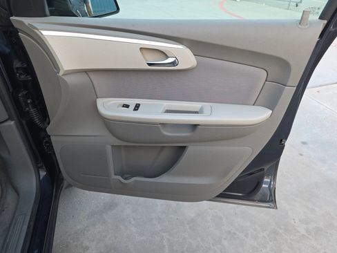 Used 2011 Chevrolet Traverse LS image 30
