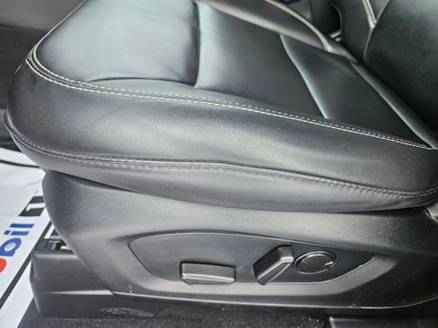 Used 2022 Ford Explorer XLT w/ Equipment Group 202A image 25