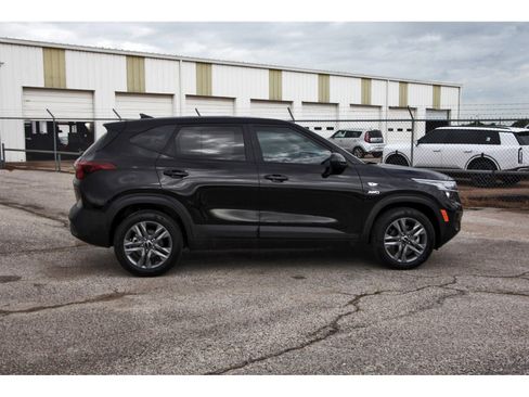 Used 2023 Kia Seltos LX image 8