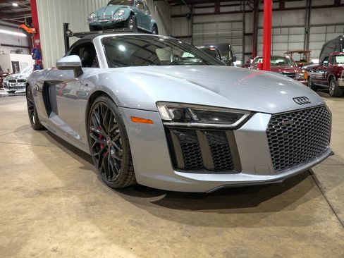 Used 2018 Audi R8 V10 w/ Carbon Exterior Package AWD/4WD image 26