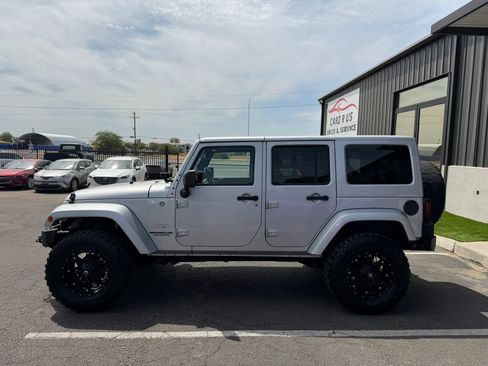 Used 2012 Jeep Wrangler Unlimited Sahara w/ Connectivity Group AWD/4WD image 4
