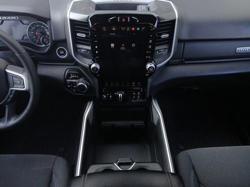Used 2023 RAM 1500 Big Horn AWD/4WD image 3