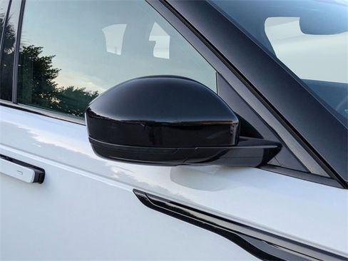 Used 2025 Land Rover Range Rover Velar Dynamic SE image 12