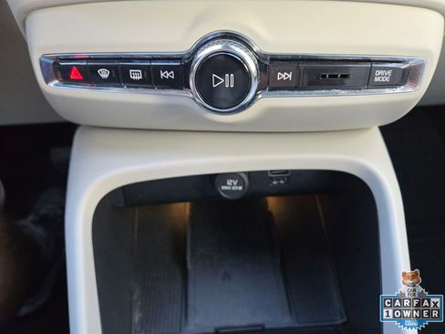 Used 2019 Volvo XC40 T4 Momentum image 39