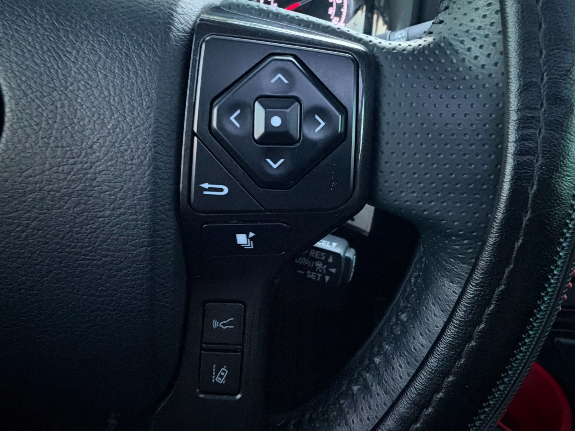 Used 2024 Toyota 4Runner TRD Off-Road Premium w/ Moonroof Package AWD/4WD image 26