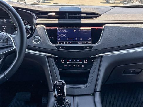 Certified 2024 Cadillac XT5 Luxury FWD image 17