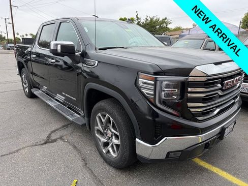 Used 2023 GMC Sierra 1500 SLT w/ SLT Premium Package AWD/4WD image 2