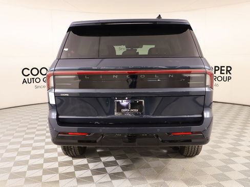 New 2026 Lincoln Navigator Premiere AWD/4WD image 21