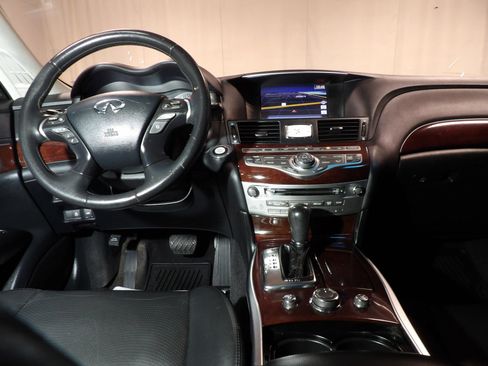Used 2016 INFINITI Q70 L 3.7 w/ Technology Package AWD/4WD image 18
