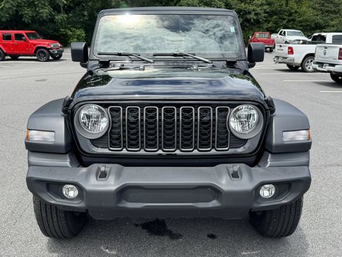 Used 2025 Jeep Wrangler Unlimited Sport AWD/4WD image 2