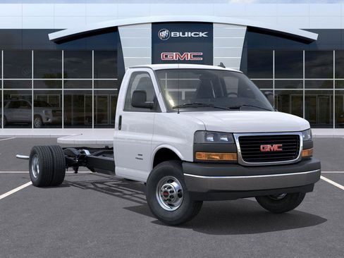 New 2025 GMC Savana 3500 w/ Power Convenience Package image 21