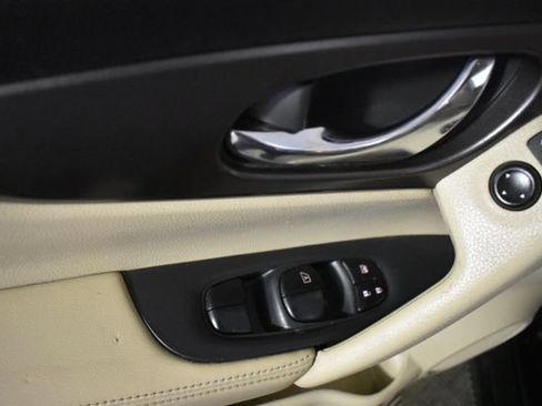 Used 2014 Nissan Rogue SV AWD/4WD image 8
