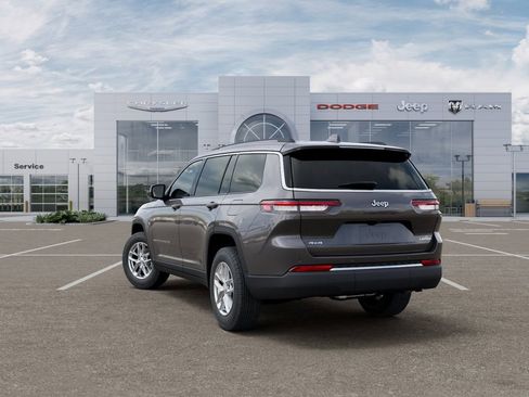New 2026 Jeep Grand Cherokee L Laredo image 3