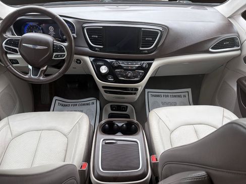 Used 2018 Chrysler Pacifica Touring-L Plus FWD image 13