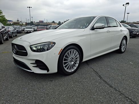 Used 2022 Mercedes-Benz E 350 4MATIC Sedan image 3
