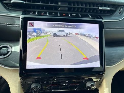 Used 2023 Jeep Grand Cherokee Limited w/ Black Appearance Package image 20