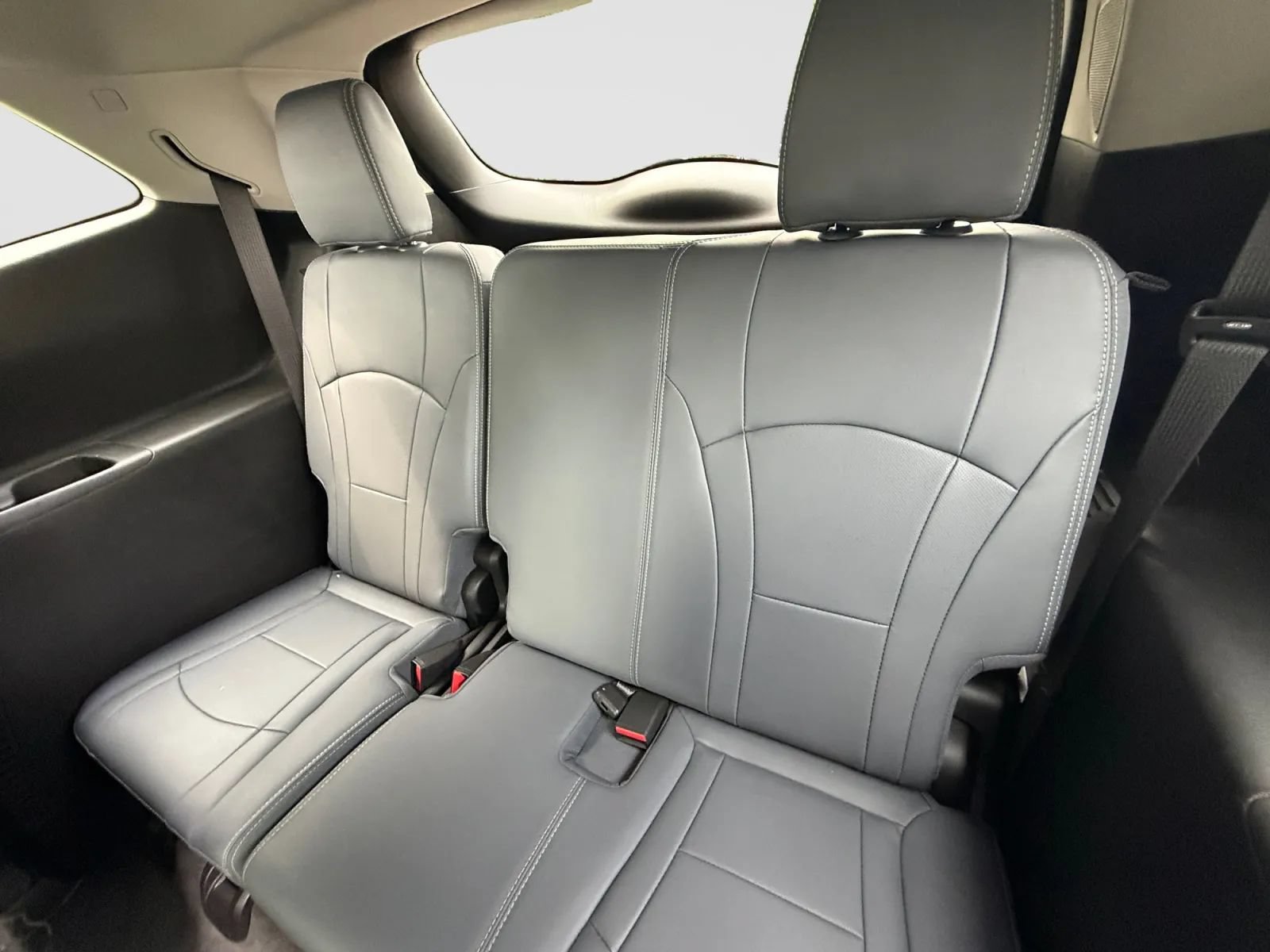 Used 2020 Buick Enclave Essence w/ Sound and Sites Package AWD/4WD image 16