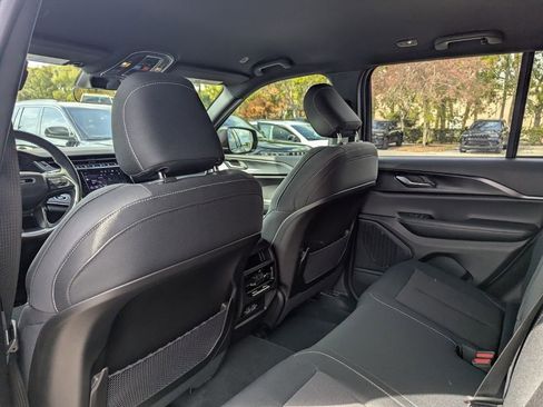New 2026 Jeep Grand Cherokee Laredo RWD image 9