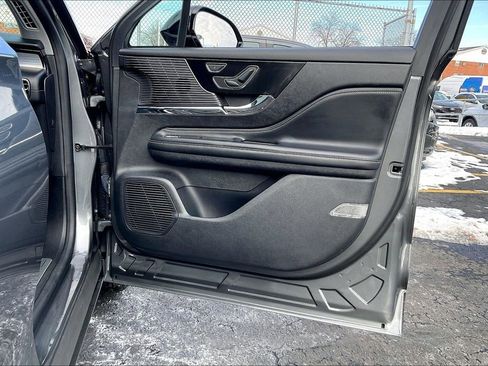 Used 2022 Lincoln Corsair AWD w/ Premium Package image 21