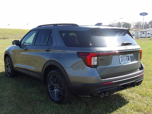 New 2025 Ford Explorer ST image 8