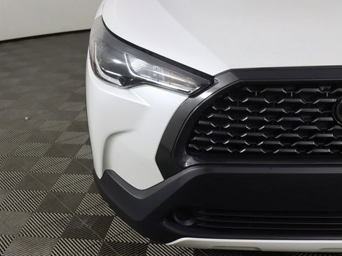 Used 2024 Toyota Corolla Cross LE image 11