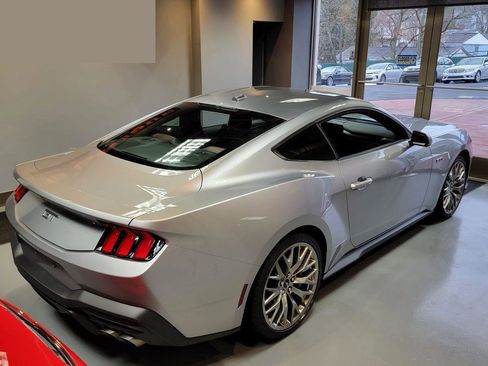 Used 2024 Ford Mustang GT Premium image 4