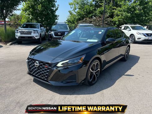 Used 2023 Nissan Altima 2.5 SR w/ SR Premium Package FWD image 4