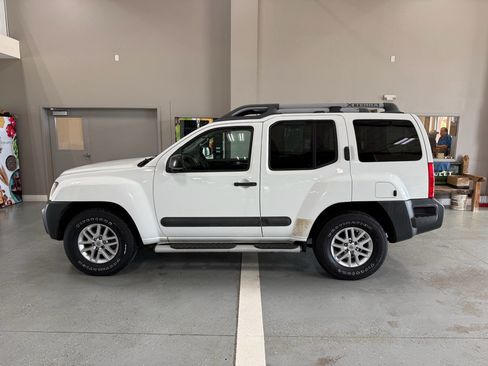 Used 2015 Nissan Xterra S RWD image 1