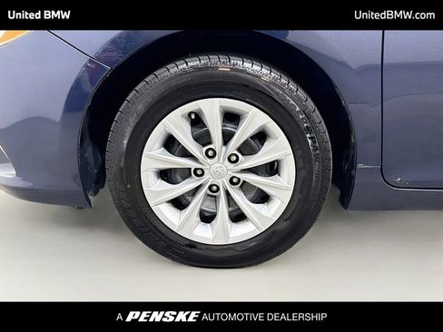 Used 2017 Toyota Camry LE FWD image 9
