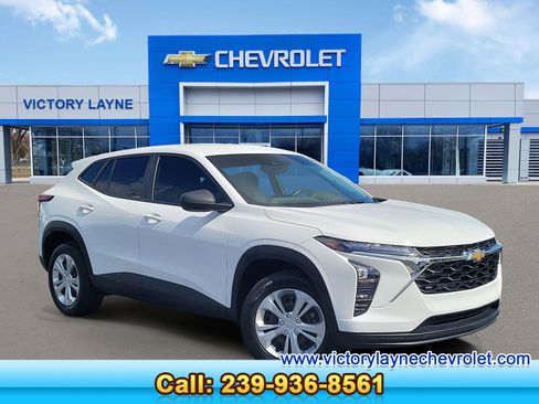 Used 2024 Chevrolet Trax LS w/ Driver Confidence Package FWD image 1