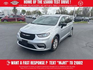 Used 2024 Chrysler Pacifica Touring-L video 1