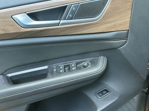 Used 2025 Volkswagen Atlas SE image 20