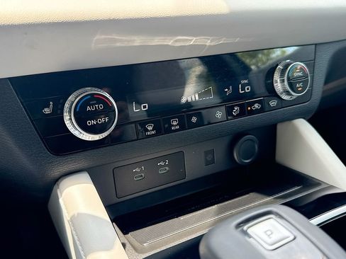 Used 2025 Mitsubishi Outlander SE AWD/4WD image 28