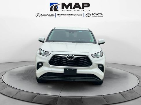 Used 2021 Toyota Highlander LE FWD image 8
