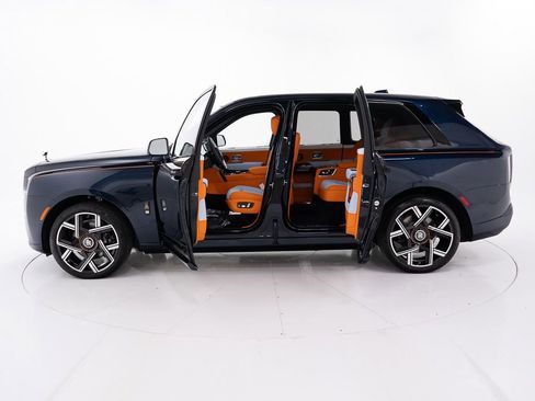New 2026 Rolls-Royce Cullinan Black Badge image 9