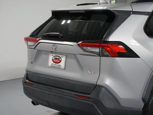 Used 2019 Toyota RAV4 XLE FWD image 9